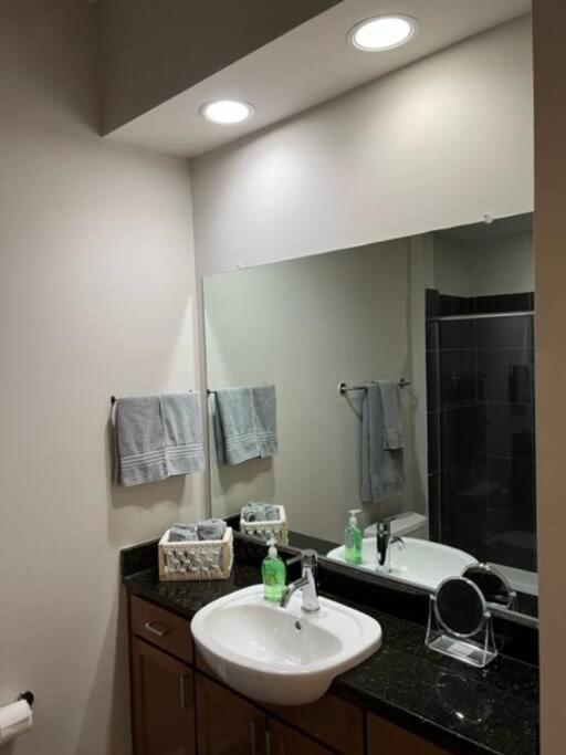 Townhouse In Uptown King Bed-Wi-Fi-Free Parking-Pool Daire Charlotte Dış mekan fotoğraf