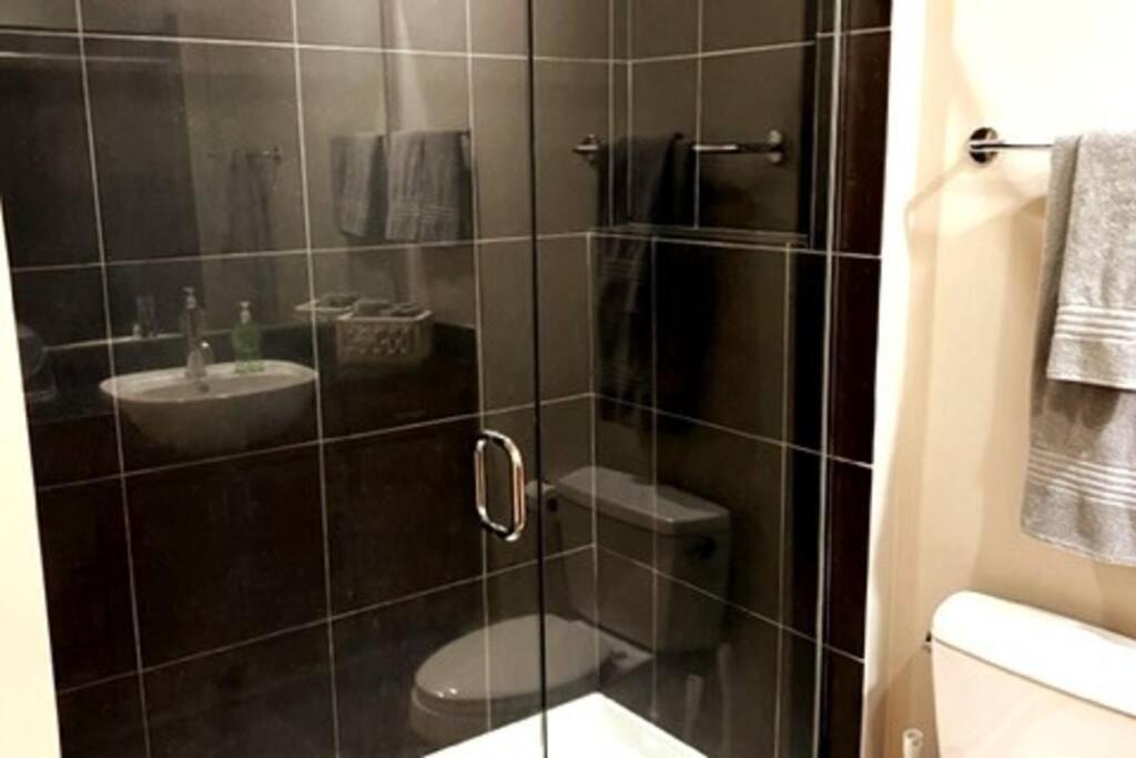 Townhouse In Uptown King Bed-Wi-Fi-Free Parking-Pool Daire Charlotte Dış mekan fotoğraf